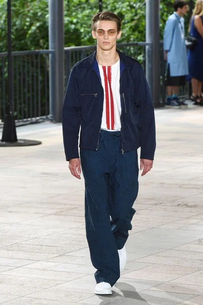 Look 12